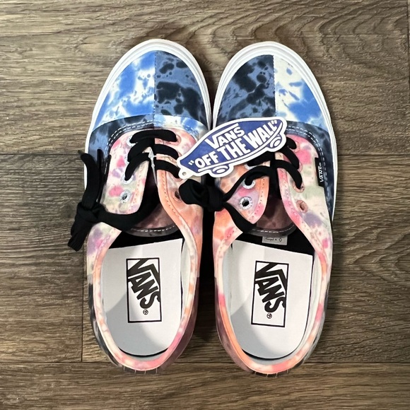 *NEW* Vans Authentic style Tie Dye Sneaker - Picture 3 of 7